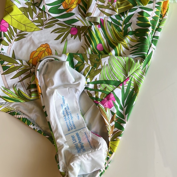🌴🍍🌸$154 TRINA TURK Green Tropical Print Off Shoulder Ruffle Swimsuit Size 8 - Picture 10 of 11